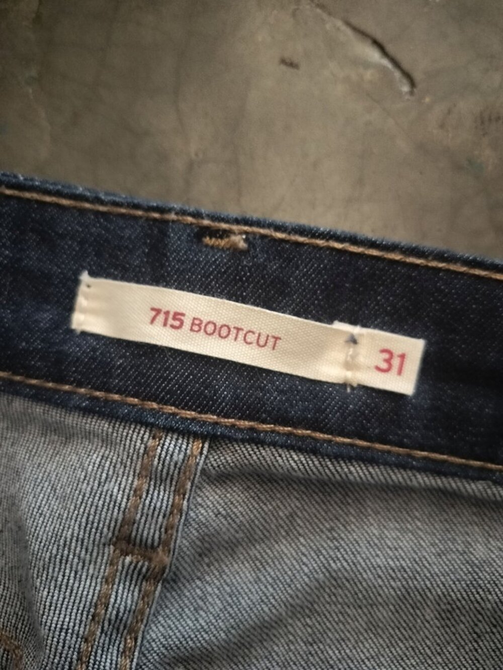 Levi's Women's 715 Dark Wash Bootcut Jeans Size 31 - Picture 4 of 6